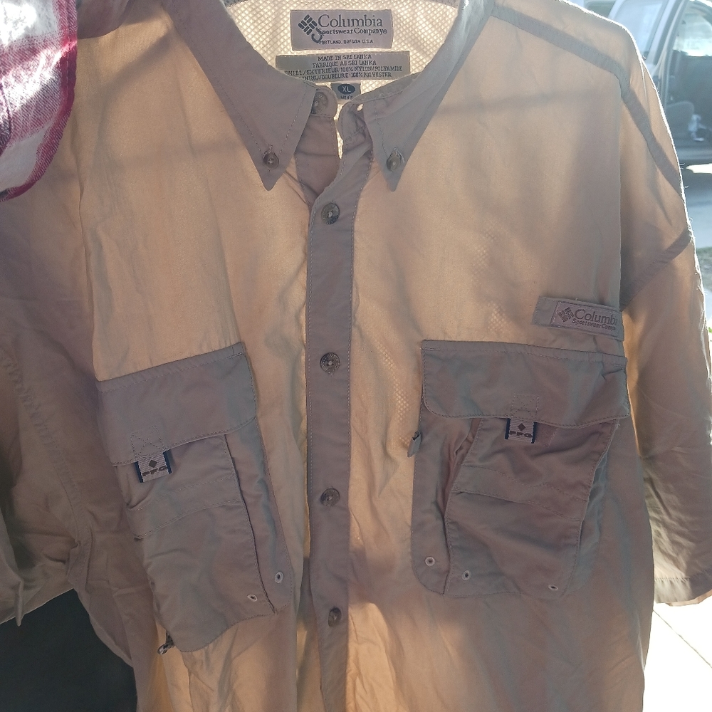 Men's short sleeve collared button up Columbia brand shirt khaki in color X XL